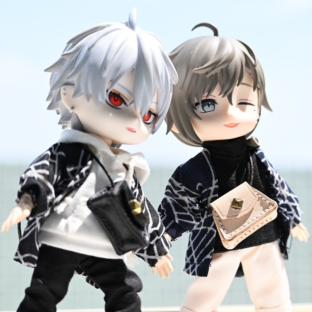 原創∆鉚釘素革斜背包∆(需預購)-細節圖2