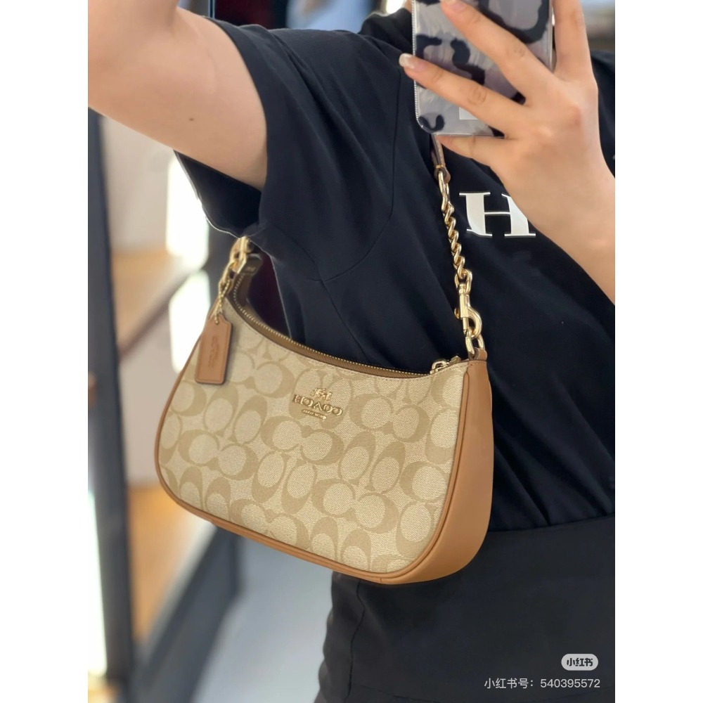 Coach 腋下小斜背包 預購-細節圖2