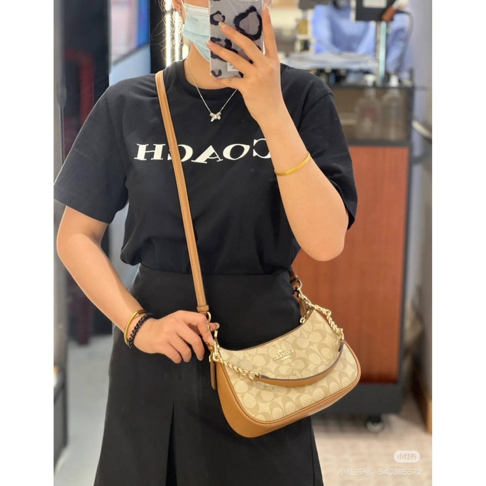 Coach 腋下小斜背包 預購-細節圖4