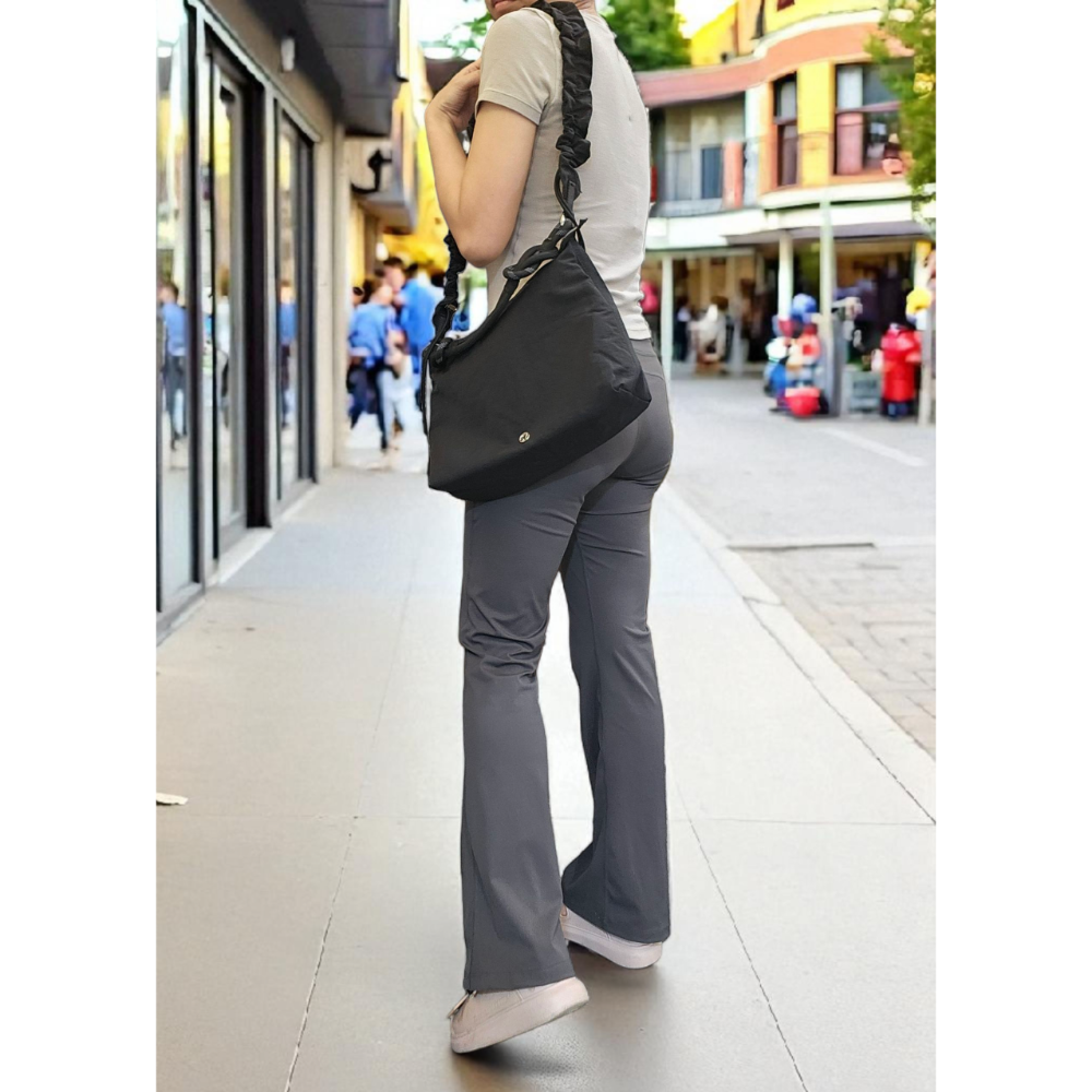 lululemon 尼龍摺飾細節斜背包 黑色-細節圖2