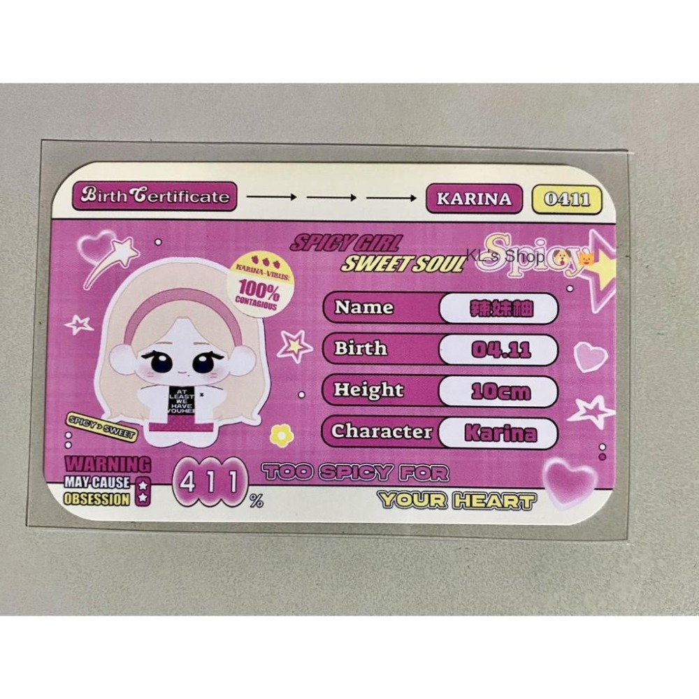 aespa Karina 飯製娃娃 辣妹柚 10公分 吊飾 娃包 出生證 貼紙 立牌 鑰匙圈 徽章-細節圖6