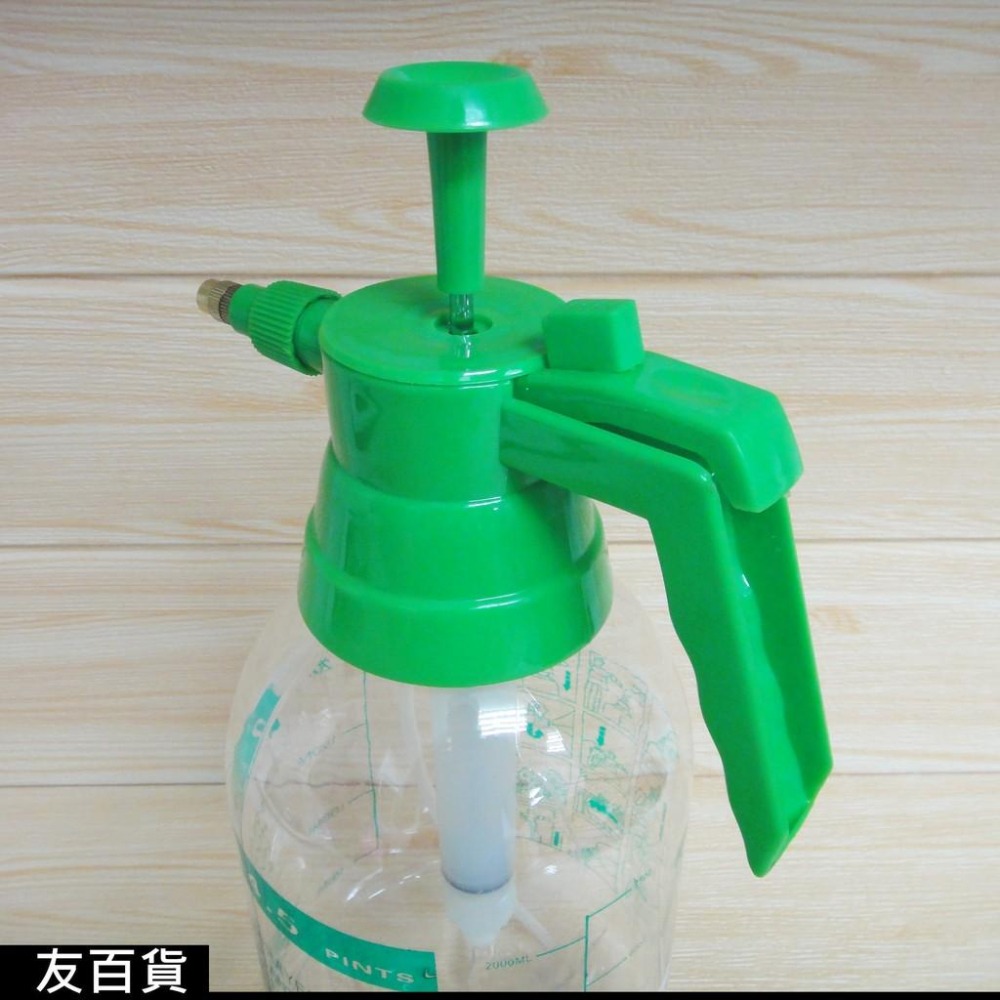 《友百貨》名仕 氣壓銅頭噴霧器2000ml 噴槍頭 噴水壺 透明噴水器 噴瓶 消毒壺 灑水壺 澆花器 CHJ518-細節圖5