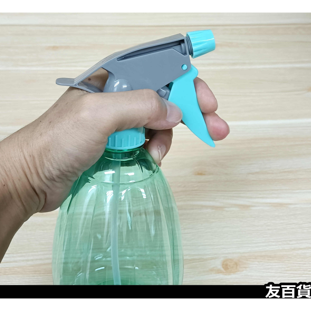 《友百貨》手壓式噴水瓶500ml 園藝噴瓶 澆花器 噴槍瓶 噴罐 噴霧瓶 噴水壺 分裝瓶 美髮噴瓶 園藝用具 顏色隨機-細節圖8