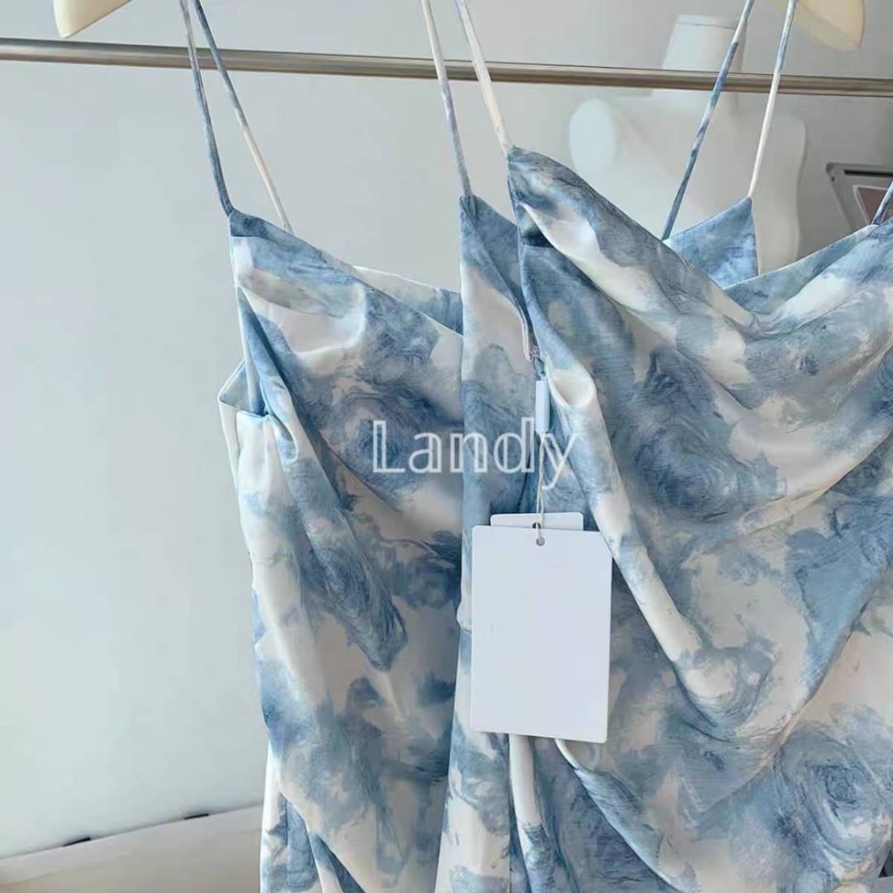 ღ 𝕃𝕒𝕟𝕕𝕪 ღ ｛預購｝2023夏季新款法式藍色暈染碎花吊帶連身裙收腰包臀裙子-細節圖2