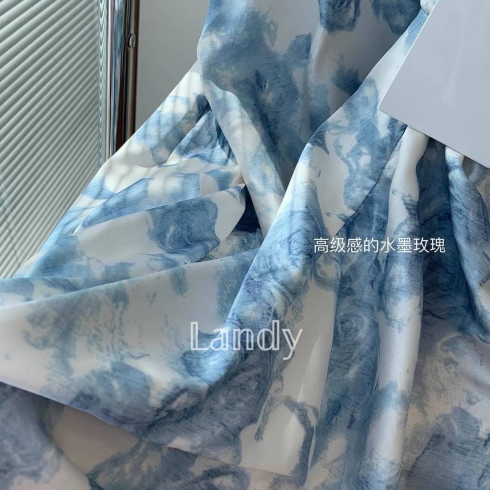 ღ 𝕃𝕒𝕟𝕕𝕪 ღ ｛預購｝2023夏季新款法式藍色暈染碎花吊帶連身裙收腰包臀裙子-細節圖4