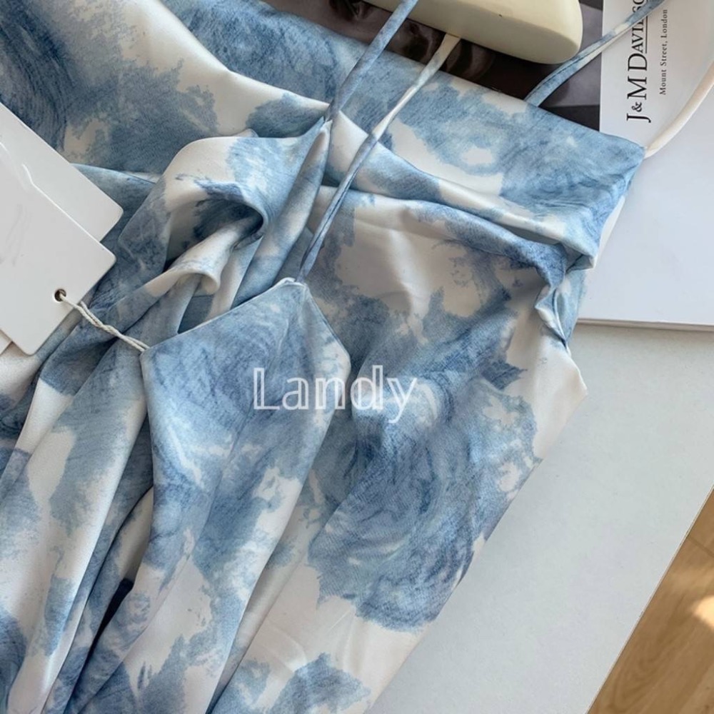 ღ 𝕃𝕒𝕟𝕕𝕪 ღ ｛預購｝2023夏季新款法式藍色暈染碎花吊帶連身裙收腰包臀裙子-細節圖9