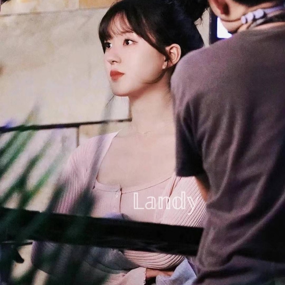 ღ 𝕃𝕒𝕟𝕕𝕪 ღ ｛預購｝偷偷藏不住趙露思桑稚同款 粉色針織外套背心小吊帶早秋套裝 約會必備-細節圖5