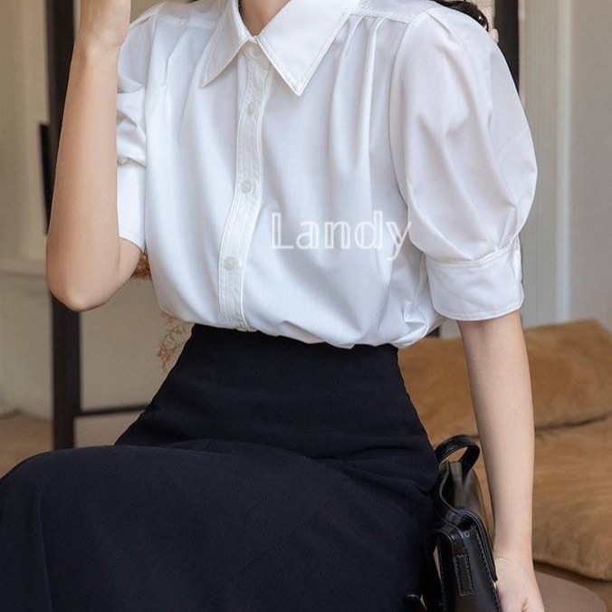 ღ 𝕃𝕒𝕟𝕕𝕪 ღ ｛預購｝法式氣質短袖挺版白襯衫女夏設計感小眾通勤面試襯衣小個子泡泡袖上衣-細節圖3