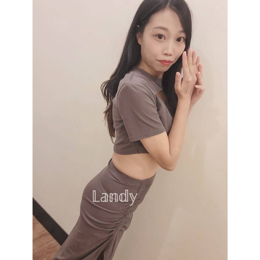 ღ 𝕃𝕒𝕟𝕕𝕪 ღ ｛現+預購｝減齡時尚套裝 小眾設計感修身包臀 性感網紅女神 兩件套裝裙夏-細節圖2