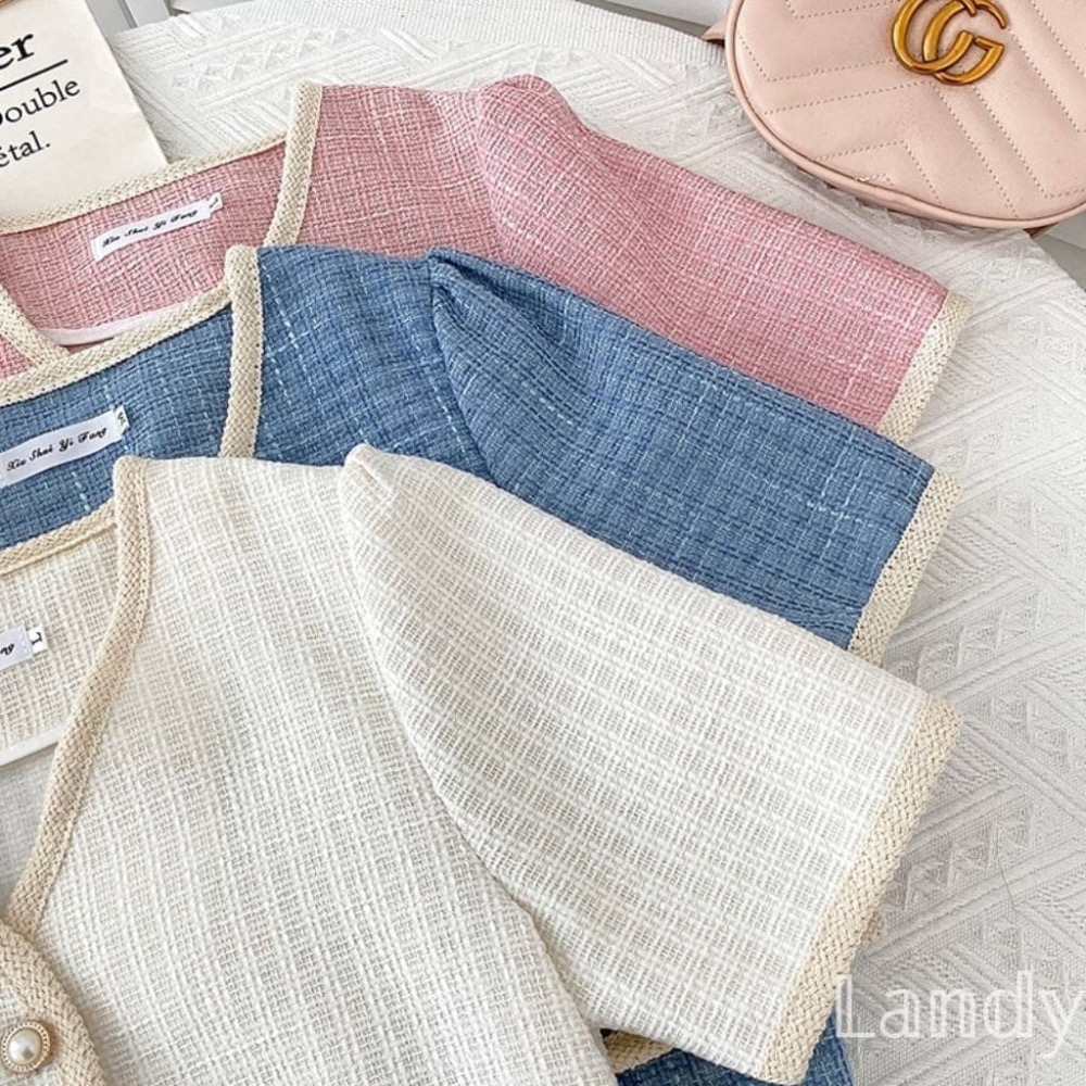 ღ 𝕃𝕒𝕟𝕕𝕪 ღ ｛預購｝法式小香風 小眾名媛氣質時尚百搭 v領單排扣 泡泡袖 短款外套上衣女-細節圖3