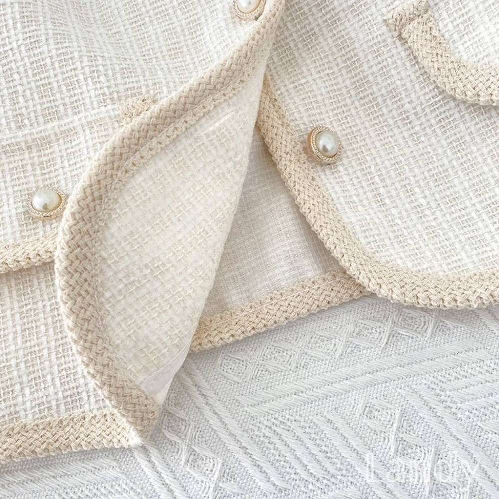 ღ 𝕃𝕒𝕟𝕕𝕪 ღ ｛預購｝法式小香風 小眾名媛氣質時尚百搭 v領單排扣 泡泡袖 短款外套上衣女-細節圖5