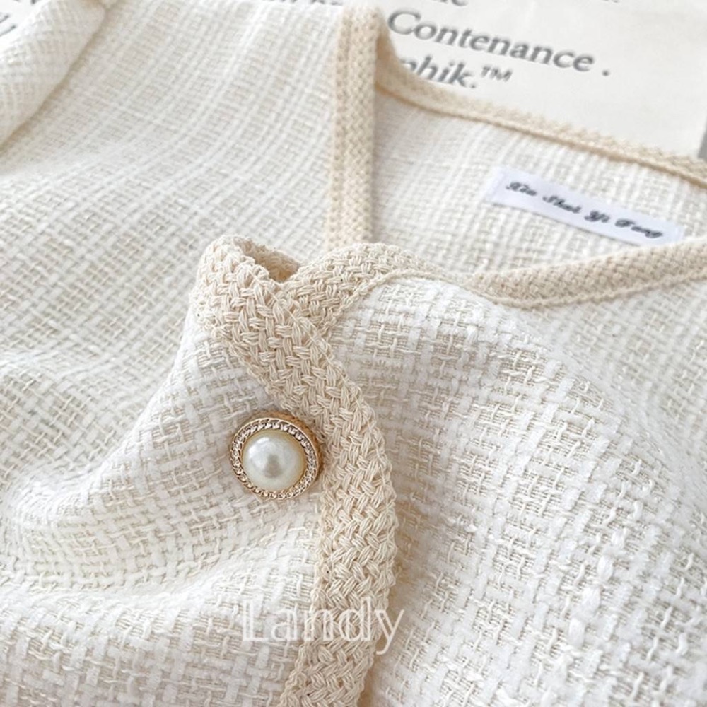 ღ 𝕃𝕒𝕟𝕕𝕪 ღ ｛預購｝法式小香風 小眾名媛氣質時尚百搭 v領單排扣 泡泡袖 短款外套上衣女-細節圖7