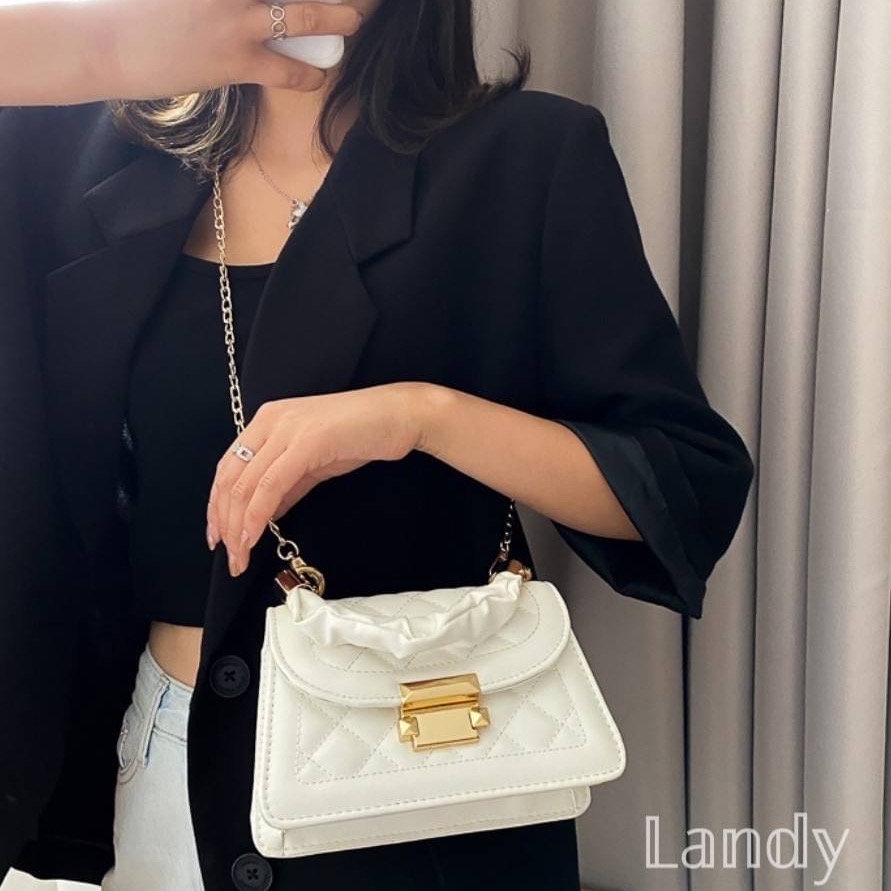 ღ 𝕃𝕒𝕟𝕕𝕪 ღ ｛現+預購｝夏季百搭女包包2023流行新款潮流 時尚金鏈條斜肩手提小方包-細節圖5