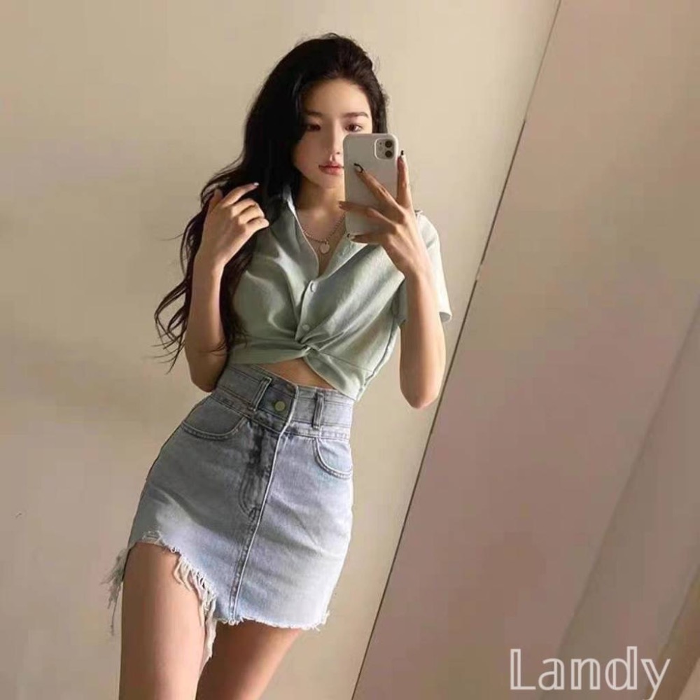 ღ 𝕃𝕒𝕟𝕕𝕪 ღ ｛預購｝復古法式polo領杉 女夏季新款設計感小眾扭結上衣 短款露肚性感T恤-細節圖3