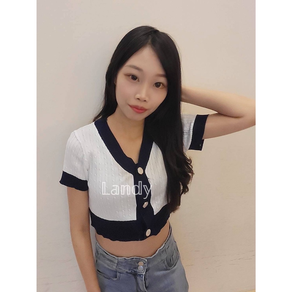 ღ 𝕃𝕒𝕟𝕕𝕪 ღ ｛預購｝V領針織短袖 韓系設計感 2023流行款  潮流洋氣減齡-細節圖2