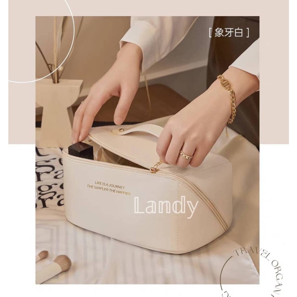 ღ 𝕃𝕒𝕟𝕕𝕪 ღ ｛現貨｝2023新款化妝包 超大收納空間 防水精緻可愛旅行包-細節圖3