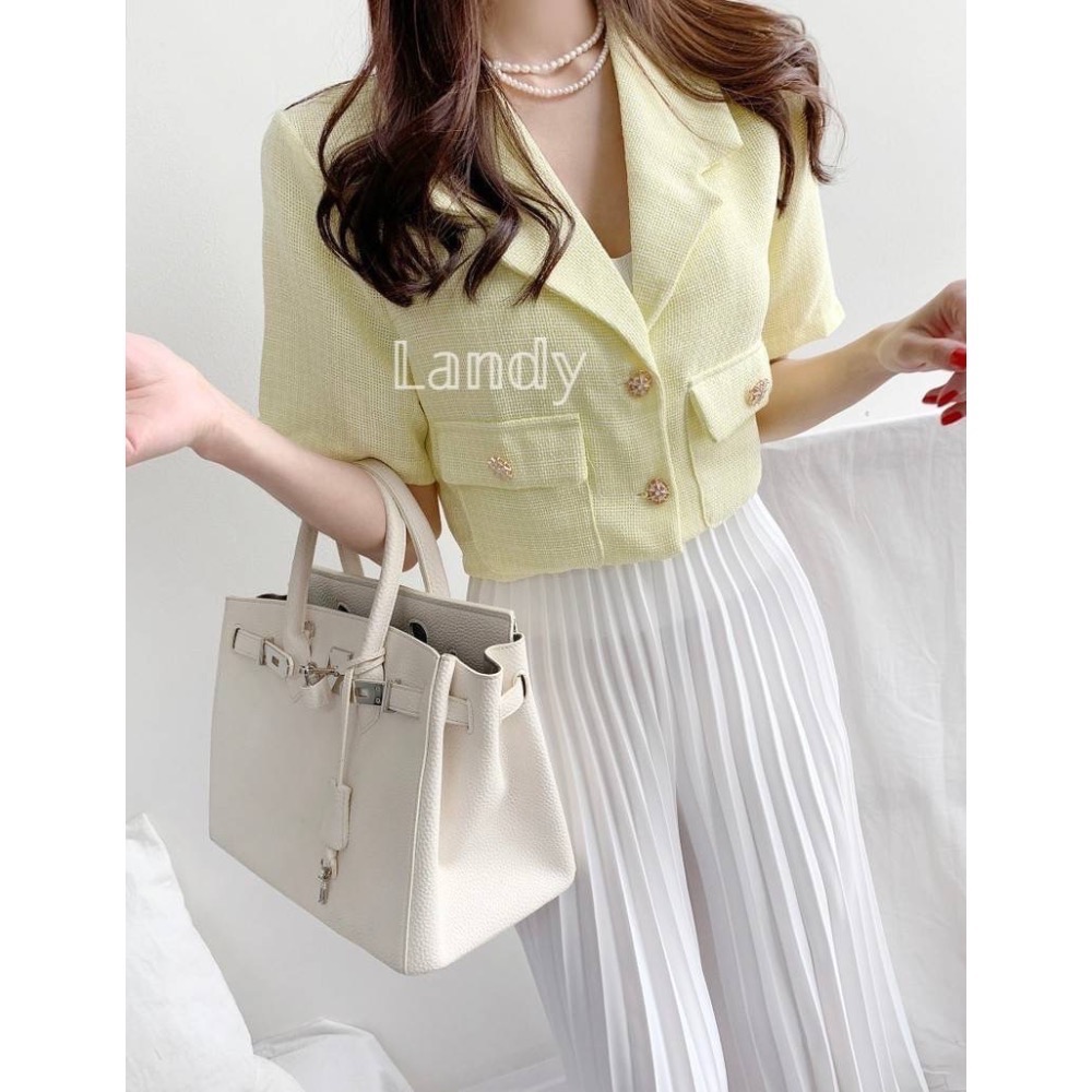 ღ 𝕃𝕒𝕟𝕕𝕪 ღ ｛現貨｝#025 韓系夏季新款氣質西裝領寬鬆珍珠鈕扣雙口袋 短款外套-細節圖2