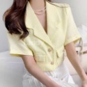 ღ 𝕃𝕒𝕟𝕕𝕪 ღ ｛現貨｝#025 韓系夏季新款氣質西裝領寬鬆珍珠鈕扣雙口袋 短款外套-規格圖6
