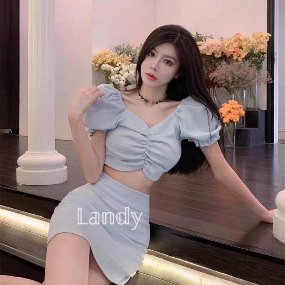 ღ 𝕃𝕒𝕟𝕕𝕪 ღ ｛現貨｝#067 法式復古方領泡泡袖套裝 泡泡袖短款上衣+顯瘦氣質A字裙 韓系夏季套装-細節圖6