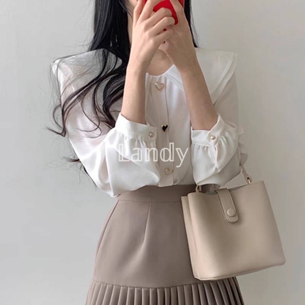 ღ 𝕃𝕒𝕟𝕕𝕪 ღ ｛預購｝#114 韓國歐膩 氣質雙層翻領 爱心鈕扣 長袖襯衫-細節圖3