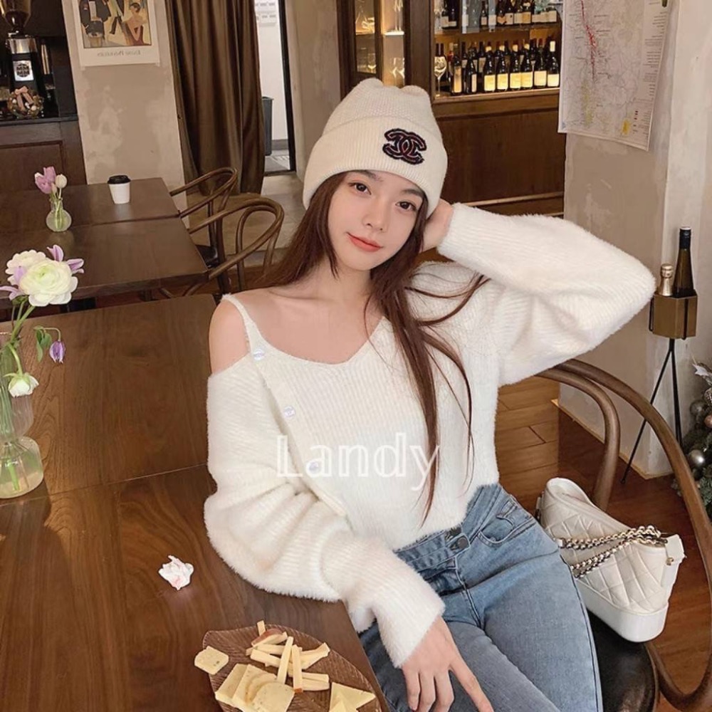 ღ 𝕃𝕒𝕟𝕕𝕪 ღ ｛現+預購｝#122 設計感針織毛衣上衣短款 别法式露肩毛衣秋冬流行款-細節圖3