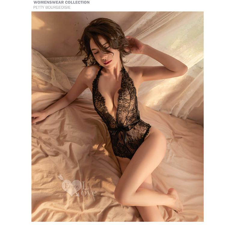 【送270ml潤滑液】《 Enjoy Love 》情趣連身衣！Ｖ型誘惑浪漫半透蕾絲性感露臀連身裝﹝黑﹞-細節圖8