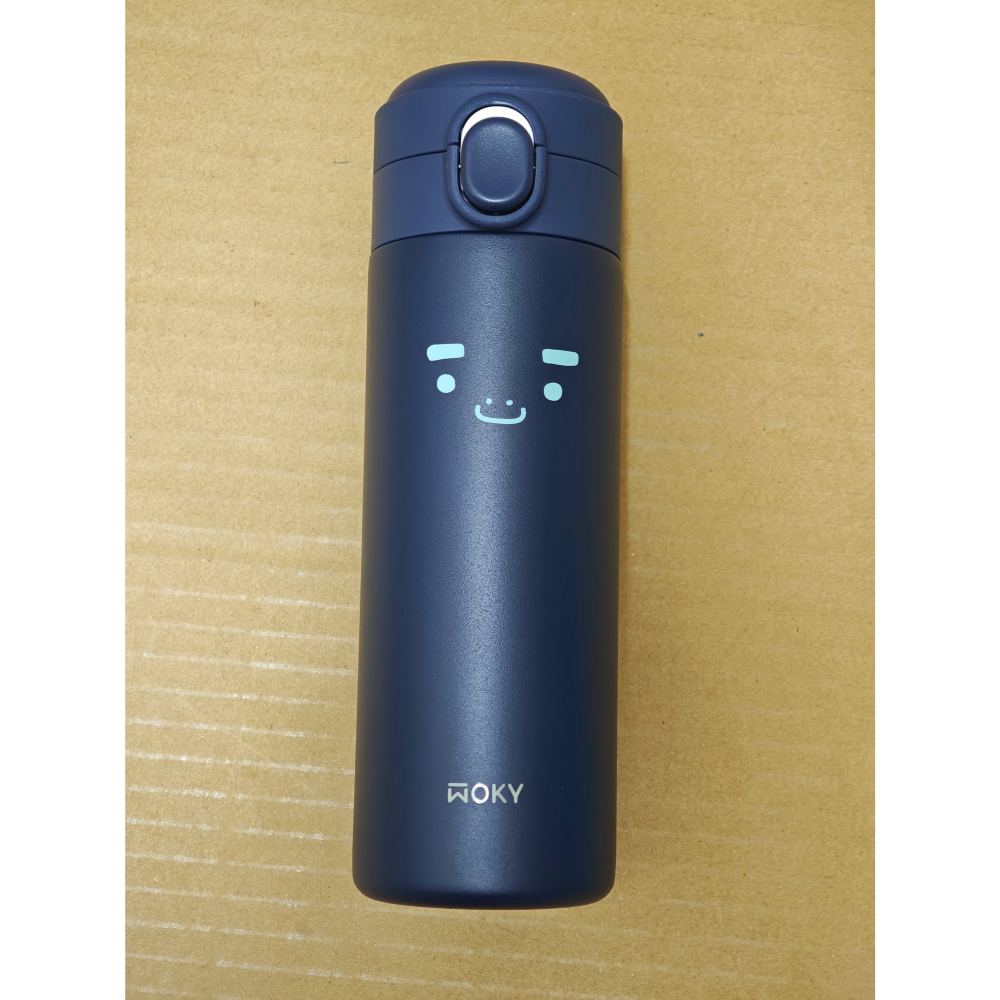 全新現貨 BOXMAN WOKY 沃廚 聯名 保溫杯 輕量 輕芯鈦瓷易潔層 彈蓋 保溫瓶 450ml-細節圖9