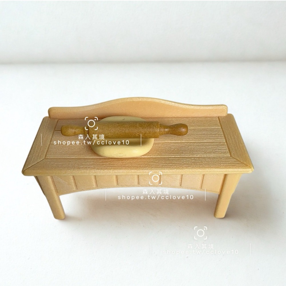 桌子+麵糰+桿麵棒