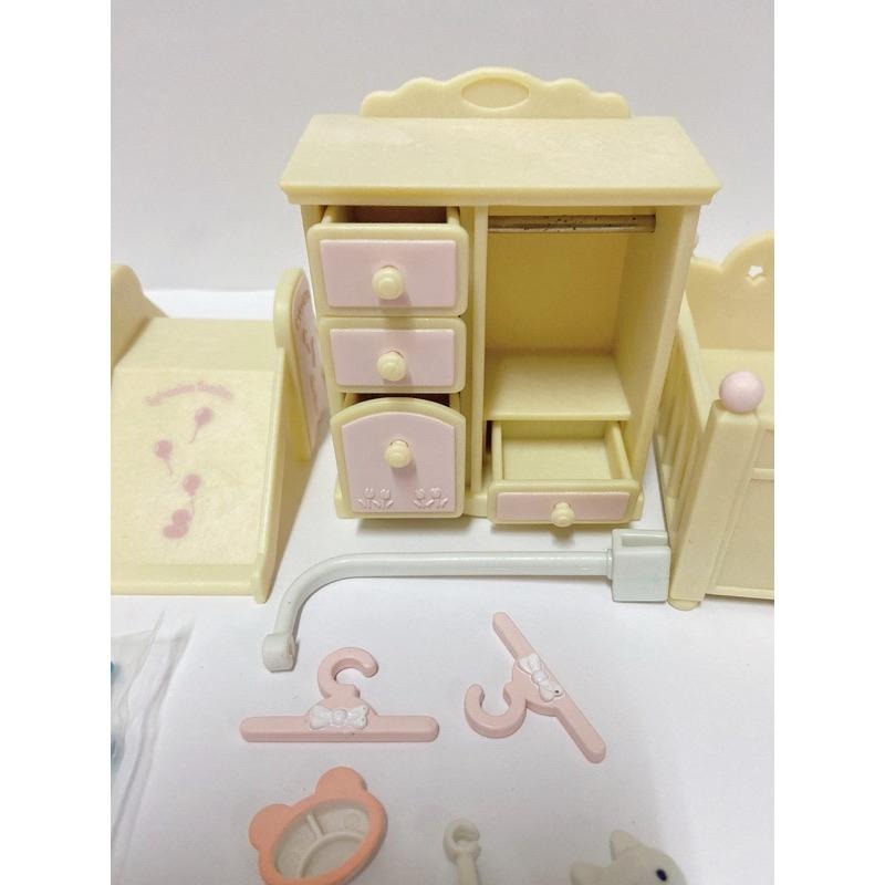 全新 絕版 森林家族 粉紅嬰兒房 寶寶 臥室 粉紅臥室 收藏 嬰兒 溜滑梯 衣櫃 嬰兒床 餐桌 寶寶椅 寶寶玩具 收藏-細節圖3