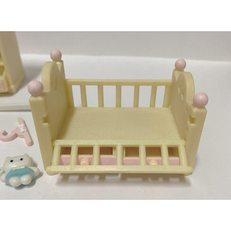 全新 絕版 森林家族 粉紅嬰兒房 寶寶 臥室 粉紅臥室 收藏 嬰兒 溜滑梯 衣櫃 嬰兒床 餐桌 寶寶椅 寶寶玩具 收藏-細節圖4