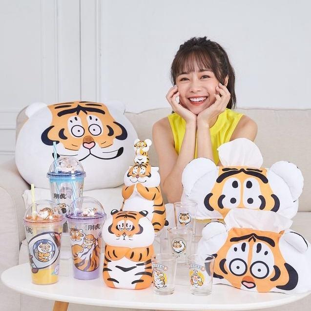 我不是胖虎中秋 生氣拍拍燈 啤酒杯兩入組 隨行杯 二虎存錢筒 電腦包大頭麻吉抱枕 胖虎抱枕毯 面紙套 7-11-細節圖3