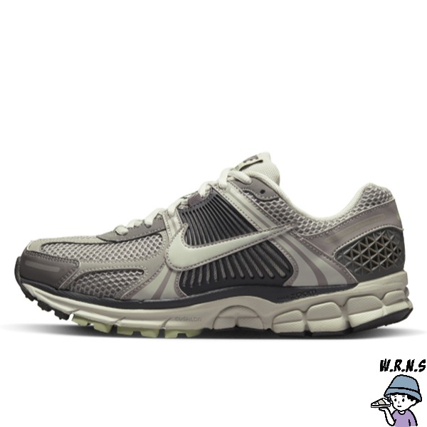 Nike 女鞋 慢跑鞋 休閒鞋 Zoom Vomero 5 灰【W.R.N.S】FB8825-001-細節圖3