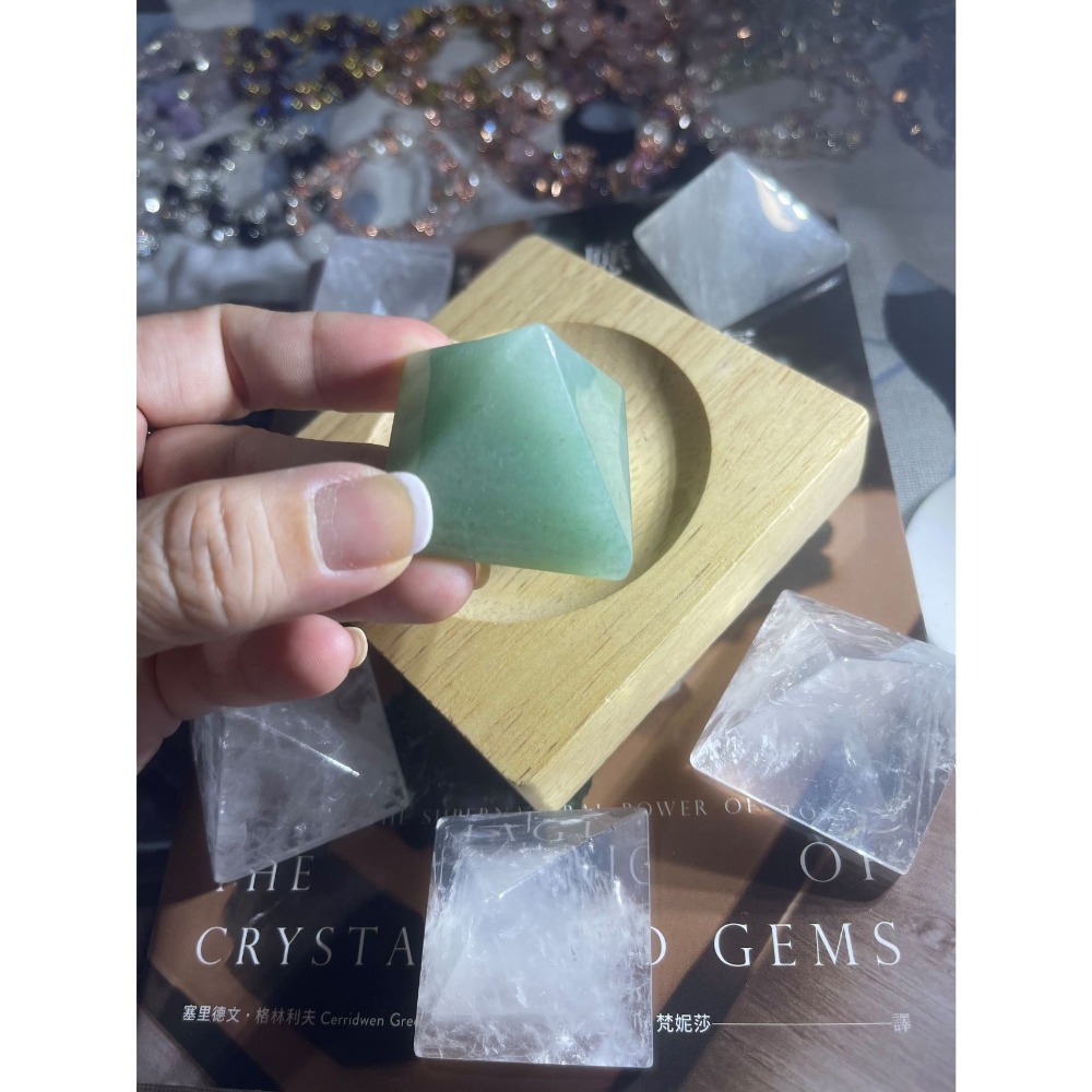 【甜姐兒】  金字塔水晶 台灣現貨 水晶 天然水晶 飾品 裝飾品 紫水晶 白水晶 和闐玉 螢石 收藏 擺飾 風水 批發-細節圖3