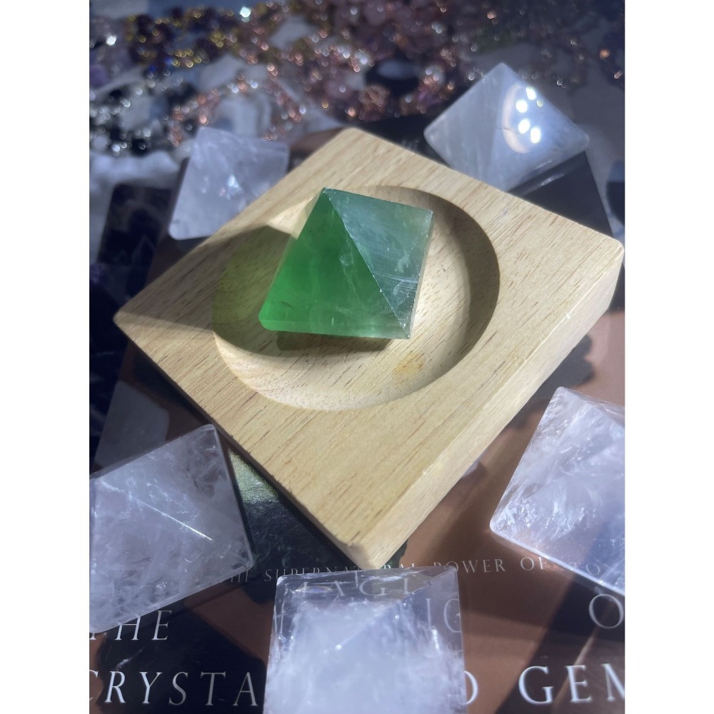 【甜姐兒】  金字塔水晶 台灣現貨 水晶 天然水晶 飾品 裝飾品 紫水晶 白水晶 和闐玉 螢石 收藏 擺飾 風水 批發-細節圖4