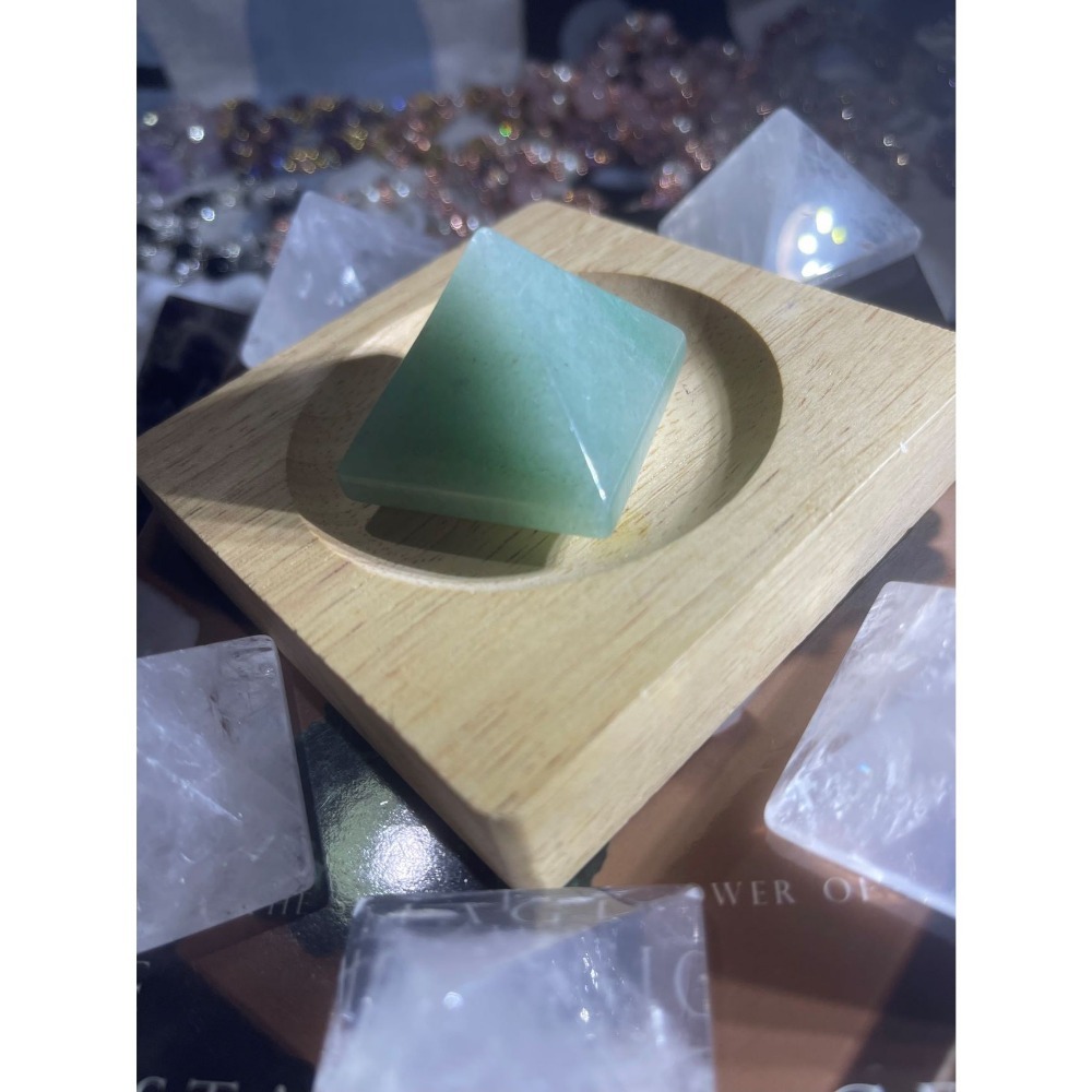 【甜姐兒】  金字塔水晶 台灣現貨 水晶 天然水晶 飾品 裝飾品 紫水晶 白水晶 和闐玉 螢石 收藏 擺飾 風水 批發-細節圖7