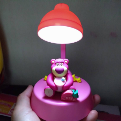 蝦密玩具 名創優品 玩具總動員 熊抱哥 草莓熊 路燈發光擺件