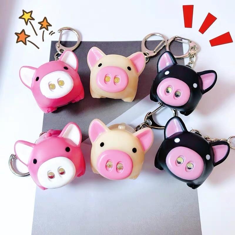 小豬鑰匙扣 🔥平價現貨🔥 LED鑰匙扣 有聲有燈鑰匙圈 手電筒鑰匙扣 小豬鑰匙扣 快樂豬 可當吊飾 裝飾品 掛飾-細節圖4