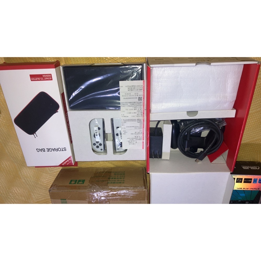 #先領券再結帳 取貨後按完成✅ 賣 二手 白白 主機 Oled 6000元  個人保三個月 加贈全新主機包-細節圖2