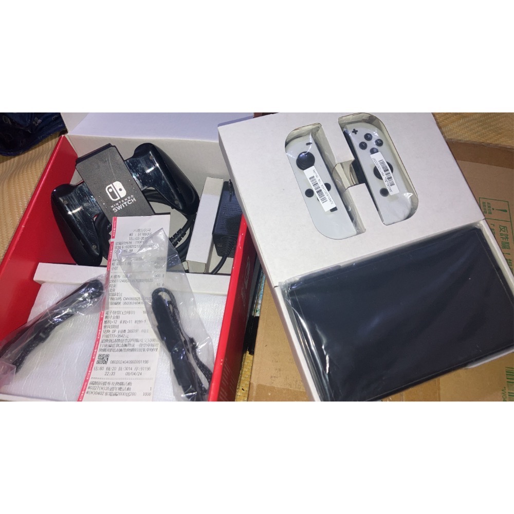 #先領券再結帳 取貨後按完成✅ 賣 二手 白白 主機 Oled 6000元  個人保三個月 加贈全新主機包-細節圖3