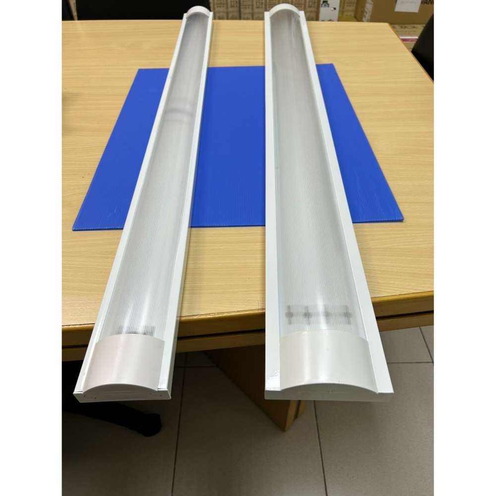 含稅 KAOS LED 弧形 T8 燈管式燈具 4尺 單管/雙管 白殼/黑殼 可換燈管 長形燈具 辦公室燈 吸頂式-細節圖4