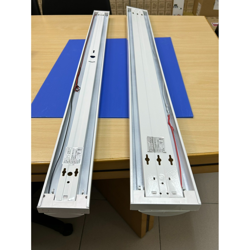 含稅 KAOS LED 弧形 T8 燈管式燈具 4尺 單管/雙管 白殼/黑殼 可換燈管 長形燈具 辦公室燈 吸頂式-細節圖6
