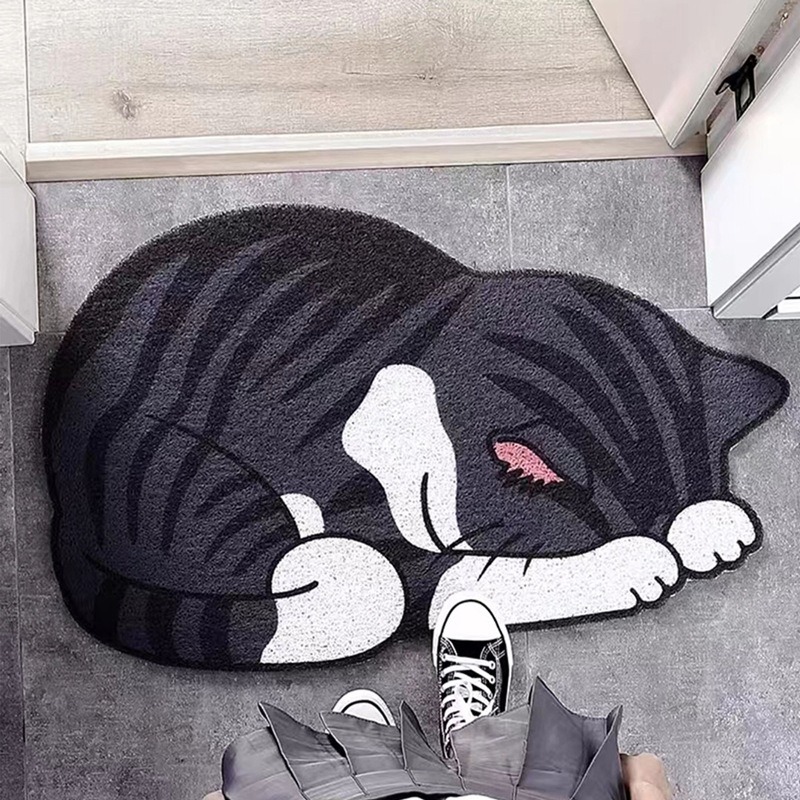 趴睡灰底虎斑貓