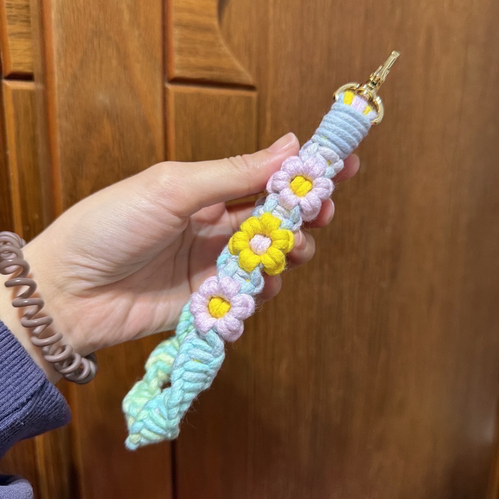 Dudu手作👶🏻花朵🌺搭配螺旋🧬編織手機掛繩 手握式掛繩 婚禮小物 手機繩 吊繩 手腕繩 純手工編織 交換禮物-規格圖3
