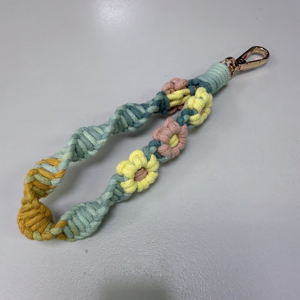 Dudu手作👶🏻花朵🌺搭配螺旋🧬編織手機掛繩 手握式掛繩 婚禮小物 手機繩 吊繩 手腕繩 純手工編織 交換禮物-規格圖3