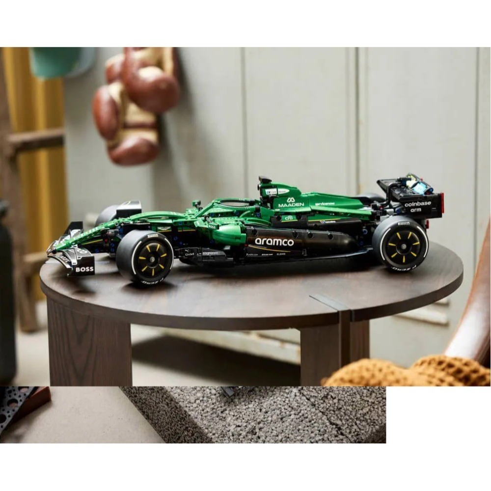 《木木磚家》新品 ★ 現貨~LEGO 42240 奧斯頓 馬丁 Aramco AMR25 F1 賽車-細節圖2