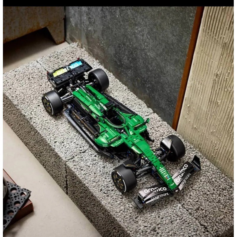 《木木磚家》新品 ★ 現貨~LEGO 42240 奧斯頓 馬丁 Aramco AMR25 F1 賽車-細節圖3