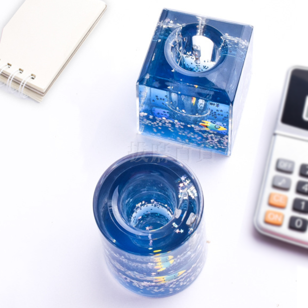 [現貨][台灣出貨]筆筒 造型筆筒 桌上擺飾 創意筆筒 油漏 壓克力 療癒 藝品 禮品 生日禮物 交換禮物 學生 上班族-細節圖2