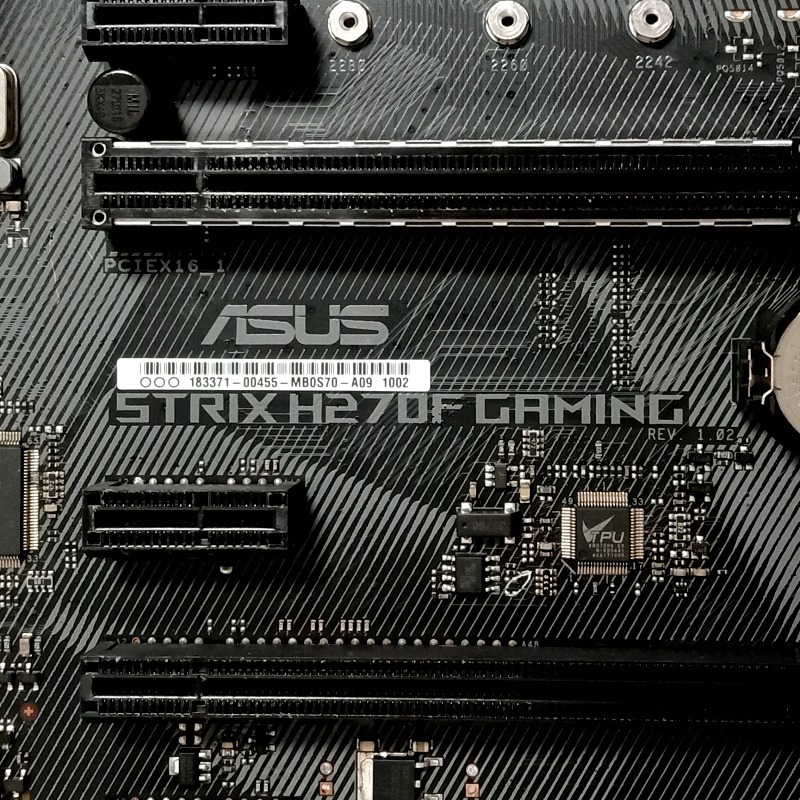 1151腳位 實體拍攝 ASUS STRIX H270F GAMING + I7-7700 + 高效能散熱器/附檔板-細節圖5
