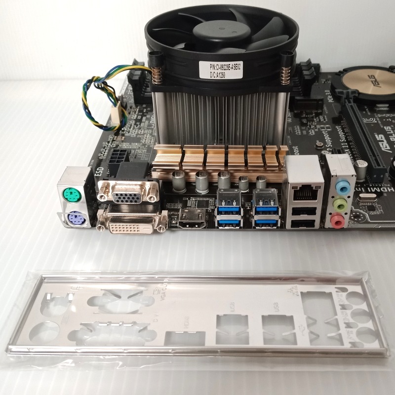 1150腳位 實體拍攝 ASUS H97-PLUS + E3-1231 V3 + 高效能散熱器/附檔板-細節圖3