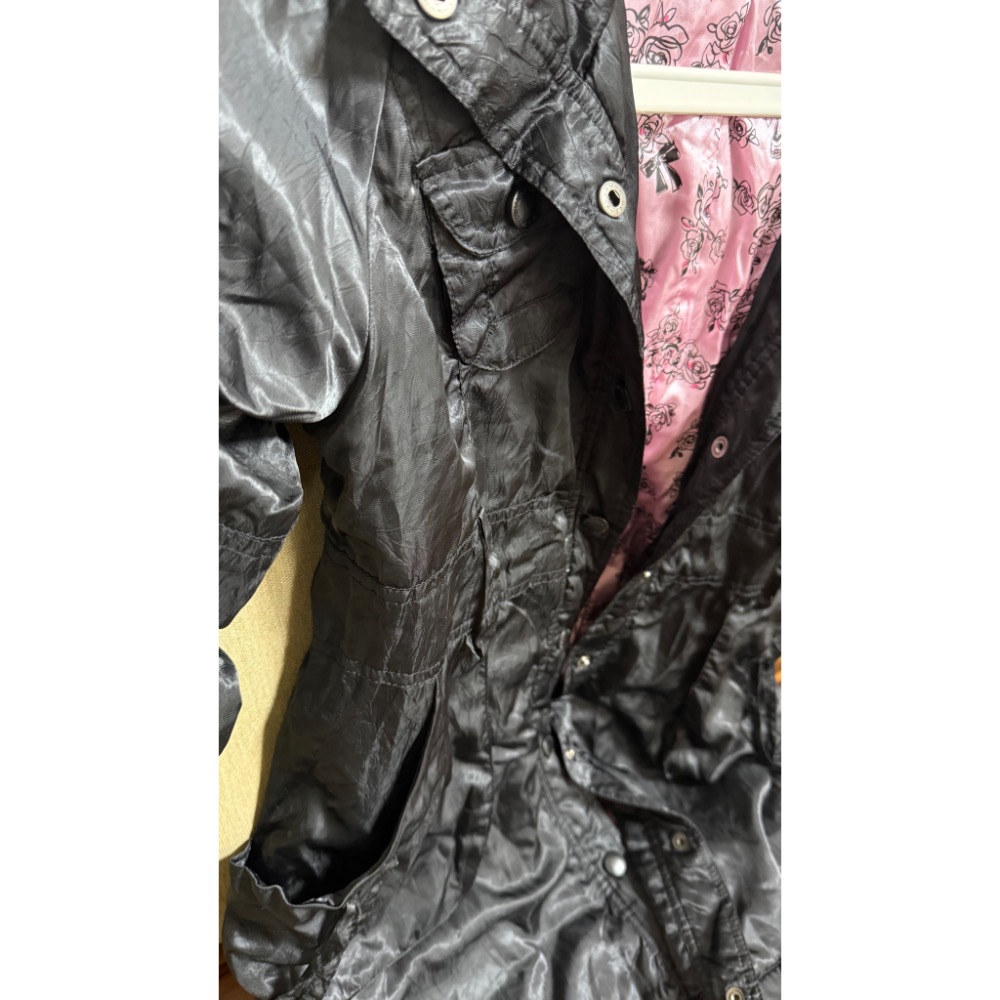 緞面長版外套 有帽子 撞色內裡（二手）大童-細節圖5